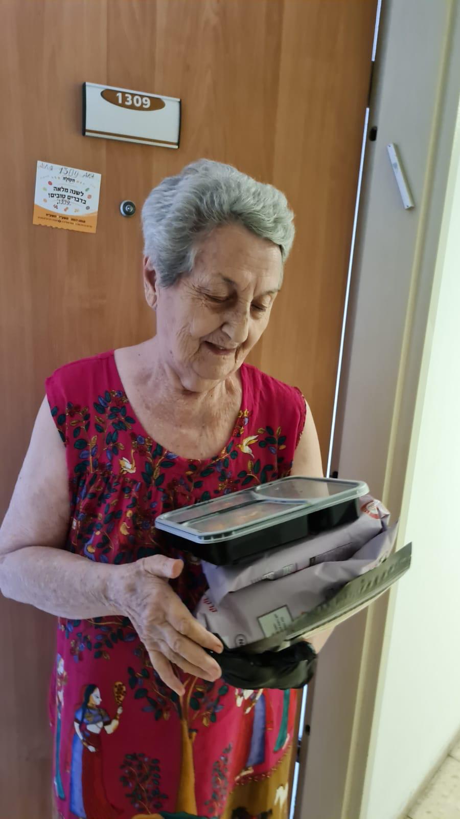 ל' ניצולת שואה