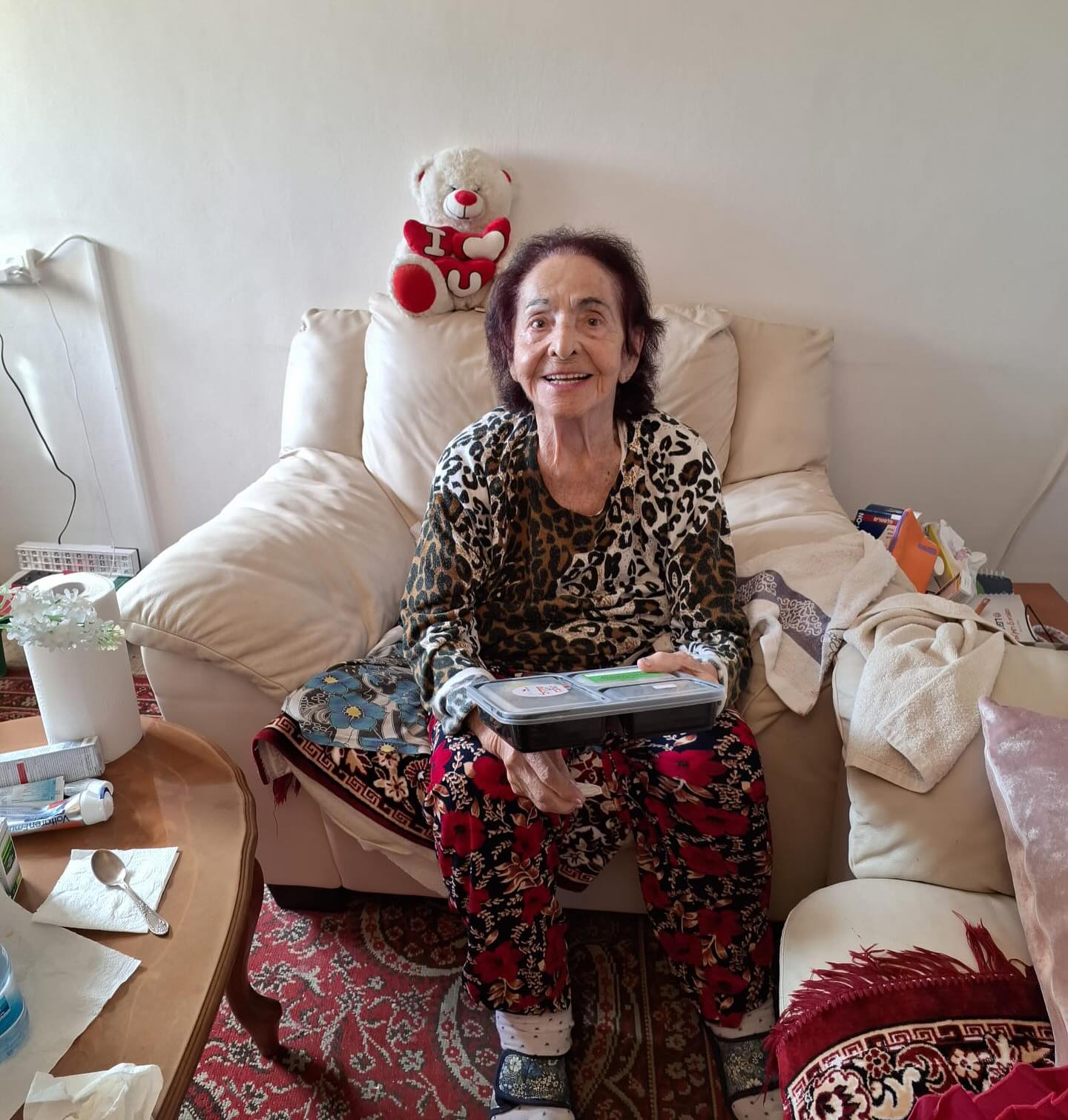 ד', ניצולת שואה