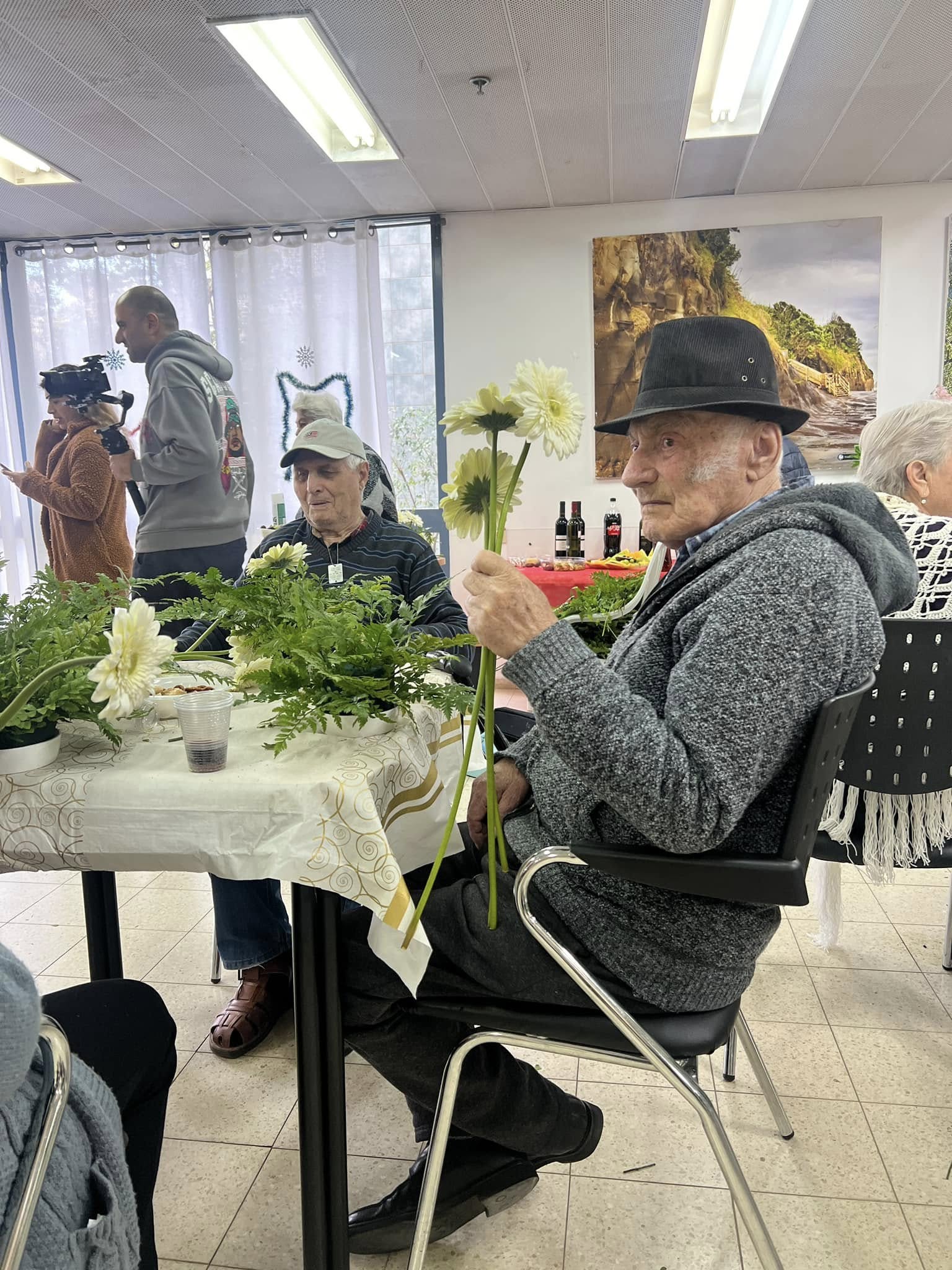 ד', ניצול שואה