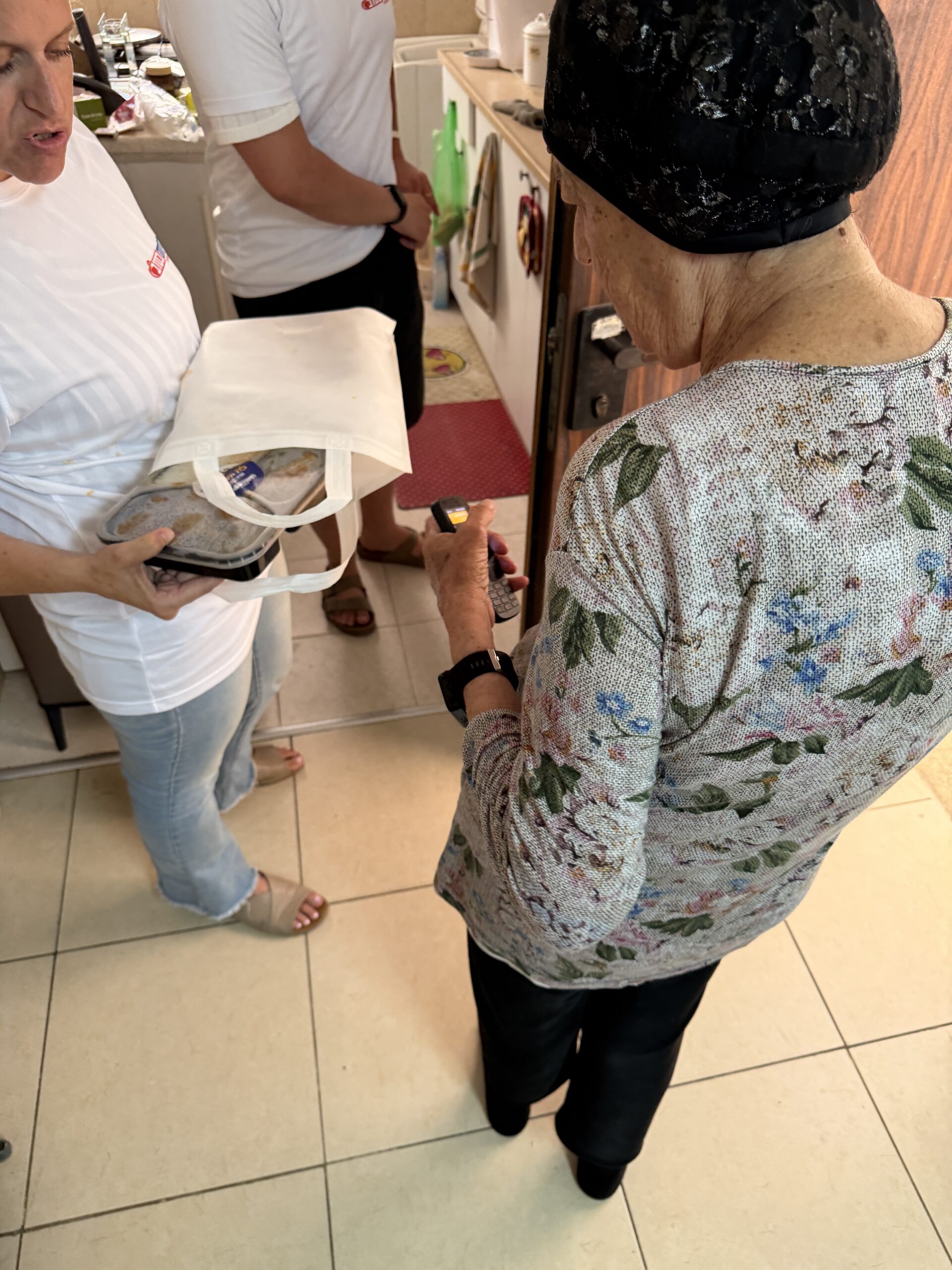 ר', ניצול שואה, בן 90